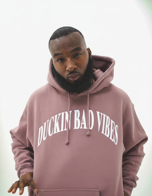 DUCKIN BAD VIBES ARCH HOODIE (MAUVE)