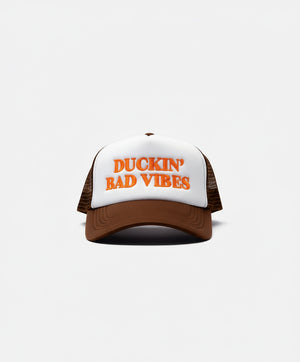 DUCKIN’ BAD VIBES EMBROIDERY TRUCKER (brown)