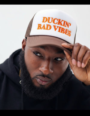 DUCKIN’ BAD VIBES EMBROIDERY TRUCKER (brown)