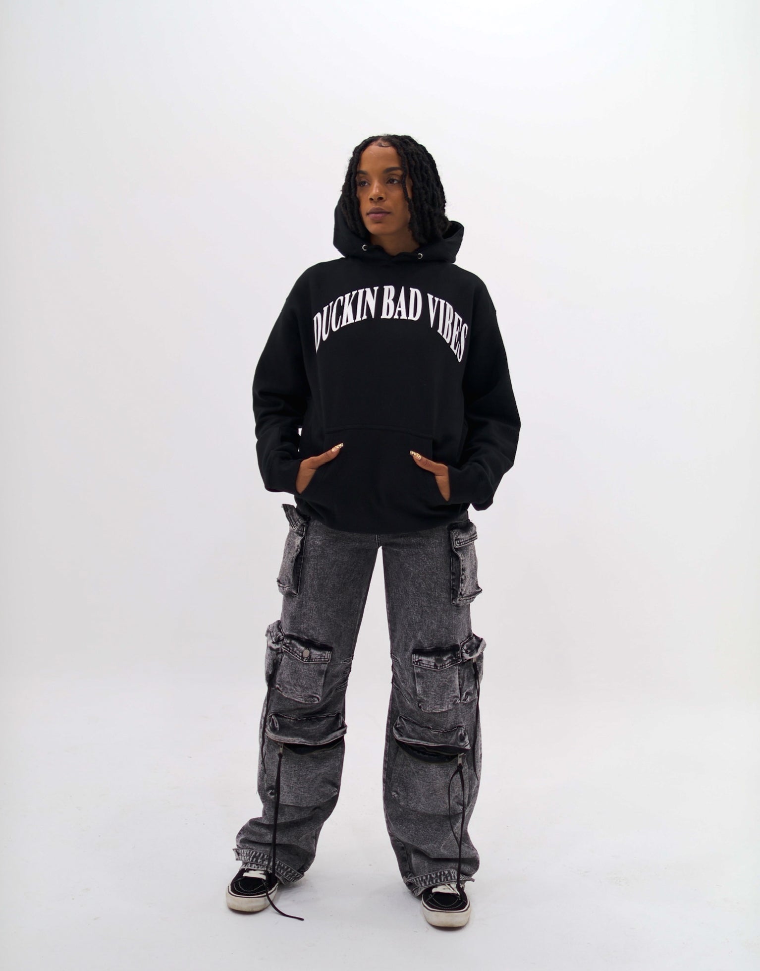 DUCKIN BAD VIBES ARCH HOODIE (BLACK)