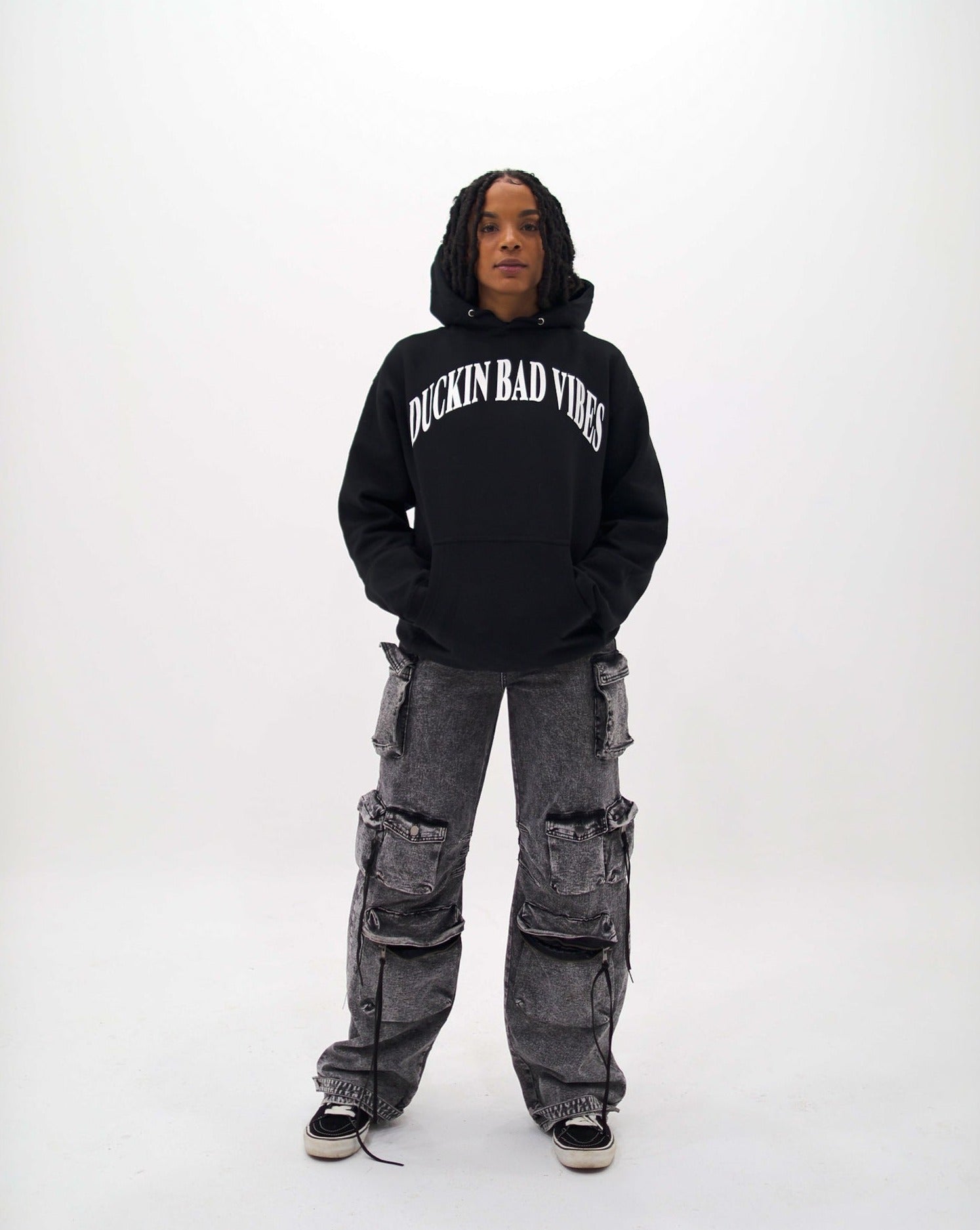 DUCKIN BAD VIBES ARCH HOODIE (BLACK)